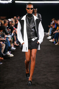 alexander-wang-fall-2019-the-impression-30.thumb.jpg.31e664de0c5e3dae2acdca577cc513c9.jpg