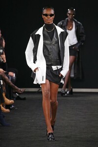 alexander-wang-pf191-030(1).thumb.jpg.0b7966a68407ba35d796fa31b391716f.jpg