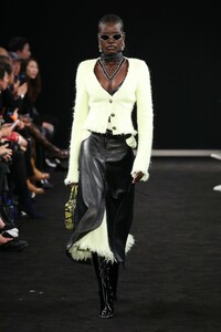 alexander-wang-pf191-05(1).thumb.jpg.6b7d71f66c10556583c4906ec5569b02.jpg