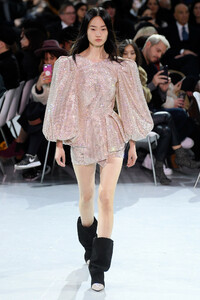 alexandre-vauthier-couture-spring-2019-paris-fashion-week-pfw-0010(1).thumb.jpg.b6b132e1156496e75feaf6c82418447b.jpg