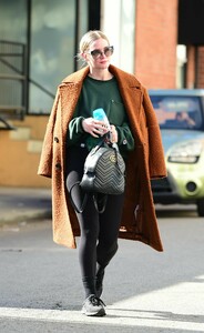 ashlee-simpson-street-style-12-31-2018-2.jpg