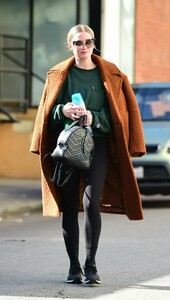 ashlee-simpson-street-style-12-31-2018-3.jpg