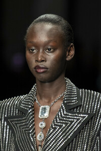 azzaro-hc-clp-rs19-6845.thumb.jpg.dd8883974f054dda514d45f5332fa574.jpg