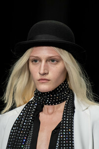 azzaro-hc-clp-rs19-6869.thumb.jpg.1772036e7245d06542249a1ef36e3a80.jpg