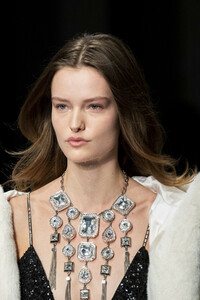 azzaro-hc-clp-rs19-6890.thumb.jpg.97f989f932f5d8b73c7c78fe9a1f4be8.jpg