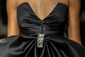 azzaro-hc-clp-rs19-6905.thumb.jpg.2a054de8c6f03b3c1db43a02682ff80b.jpg