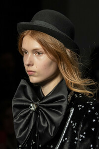azzaro-hc-clp-rs19-7099.thumb.jpg.245bde6d23a3aecdafc3e5f2697315cd.jpg