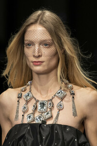 azzaro-hc-clp-rs19-7104.thumb.jpg.6174bebbf37c2a0931e528565b3434ba.jpg