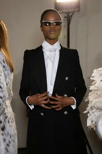 backstage-defile-alexandre-vauthier-printemps-ete-2019-paris-coulisses-41.thumb.jpg.47c71f96f627a84975ed5256f7784413.jpg
