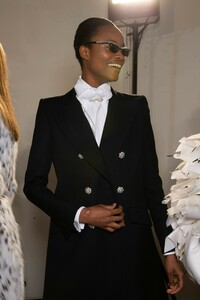 backstage-defile-alexandre-vauthier-printemps-ete-2019-paris-coulisses-42.thumb.jpg.5d9117e143439cd24761f24a05115ab5.jpg