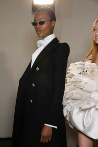 backstage-defile-alexandre-vauthier-printemps-ete-2019-paris-coulisses-43.thumb.jpg.f9ab05497e4ffac7d814649a911fd84e.jpg