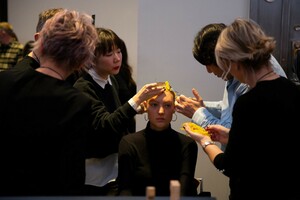 backstage-defile-alexis-mabille-printemps-ete-2019-paris-coulisses-1.thumb.jpg.6acae19c93297ab5192410a488218f31.jpg