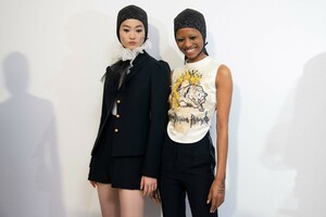 backstage-defile-christian-dior-printemps-ete-2019-paris-coulisses-244.thumb.jpg.546d80b77867b43a7aaebc52d849d96e.jpg