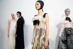 backstage-defile-christian-dior-printemps-ete-2019-paris-coulisses-63.thumb.jpg.e3624ebc2311c9b557d7eea772411654.jpg