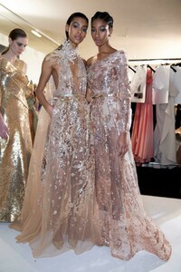 backstage-defile-elie-saab-printemps-ete-2019-paris-coulisses-113.thumb.jpg.bcce3da1bdf408845cd35b3d848dda2c.jpg