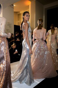 backstage-defile-elie-saab-printemps-ete-2019-paris-coulisses-116.thumb.jpg.bf0be88c8910e392ec1eee4010ec6f23.jpg
