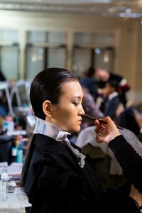 backstage-defile-elie-saab-printemps-ete-2019-paris-coulisses-5.thumb.jpg.e6b0491d56692492acdc0e6b35664377.jpg