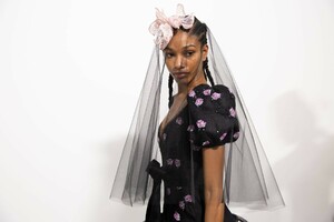 backstage-defile-giambattista-valli-printemps-ete-2019-paris-coulisses-154.thumb.jpg.b3881fa9dd99d7bb4bb98dcd71798b67.jpg