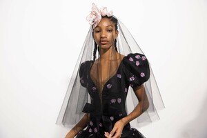 backstage-defile-giambattista-valli-printemps-ete-2019-paris-coulisses-155.thumb.jpg.8163fc93112ba539acf7a758fcf64d61.jpg