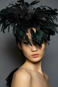 backstage-defile-giambattista-valli-printemps-ete-2019-paris-coulisses-200.thumb.jpg.9951eb972e2dfb2ec9e8b9cfdc8d56c3.jpg