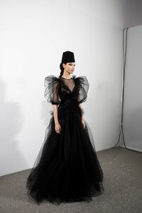 backstage-defile-giambattista-valli-printemps-ete-2019-paris-coulisses-68.thumb.jpg.d8fe2bf6cb442a67e2a58f8064741e35.jpg