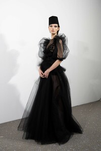 backstage-defile-giambattista-valli-printemps-ete-2019-paris-coulisses-69.thumb.jpg.19d88b380b77c5343b9d714da33d505c.jpg