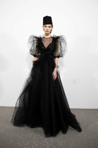 backstage-defile-giambattista-valli-printemps-ete-2019-paris-coulisses-71.thumb.jpg.c79a815f7f80c6034760e3ef436bf5c9.jpg
