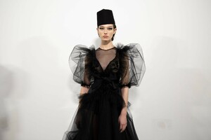 backstage-defile-giambattista-valli-printemps-ete-2019-paris-coulisses-72.thumb.jpg.03402c1a6996717e26bcc24963b66f4e.jpg