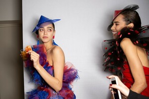backstage-defile-giorgio-armani-prive-printemps-ete-2019-paris-coulisses-53.thumb.jpg.9ce2e9e870cd22eb0c16dfa786600add.jpg