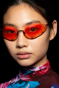 backstage-defile-kenzo-automne-hiver-2019-2020-paris-coulisses-105.thumb.jpg.15778ad2e5cfe9ed8cb9f3fe1c52753d.jpg