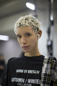 backstage-defile-neil-barrett-automne-hiver-2019-2020-milan-coulisses-10.thumb.jpg.ce2e7afd8ef0c778c0b028f166a311cf.jpg