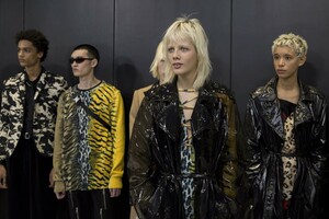 backstage-defile-neil-barrett-automne-hiver-2019-2020-milan-coulisses-120.thumb.jpg.ac52b46ddb837f9b084af9dd82d9b823.jpg