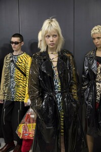 backstage-defile-neil-barrett-automne-hiver-2019-2020-milan-coulisses-122.thumb.jpg.4e1fd98db4e9b4da9525042d551301fe.jpg