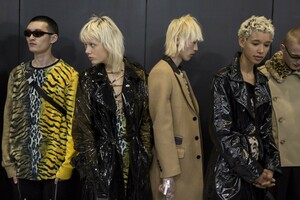 backstage-defile-neil-barrett-automne-hiver-2019-2020-milan-coulisses-129.thumb.jpg.46c19bfc6b4d7d181ba056a8c66b2f3e.jpg