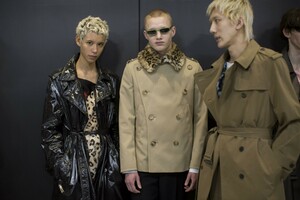 backstage-defile-neil-barrett-automne-hiver-2019-2020-milan-coulisses-81.thumb.jpg.30f291b96c154bd8ff44d40e9805e1ce.jpg