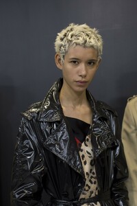 backstage-defile-neil-barrett-automne-hiver-2019-2020-milan-coulisses-83.thumb.jpg.79b561f4ce8099ff90e47c93ee82dcda.jpg