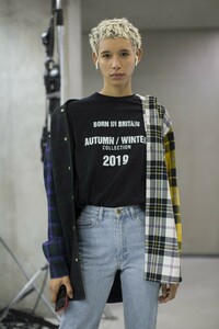 backstage-defile-neil-barrett-automne-hiver-2019-2020-milan-coulisses-9.thumb.jpg.26d104bec9eb70f043754c842404311f.jpg