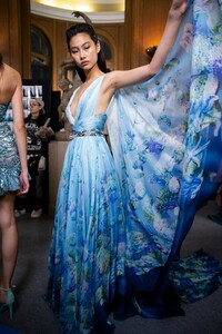 backstage-defile-zuhair-murad-printemps-ete-2019-paris-coulisses-100.thumb.jpg.ab84e16b71187681e4af9cdc1b738ac1.jpg