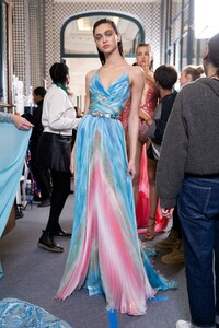 backstage-defile-zuhair-murad-printemps-ete-2019-paris-coulisses-113.thumb.jpg.7a97cdb68b2d81f637b3cd164dd1f14b.jpg