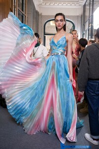 backstage-defile-zuhair-murad-printemps-ete-2019-paris-coulisses-114.thumb.jpg.c27836a39d294e21f884f240bc552368.jpg