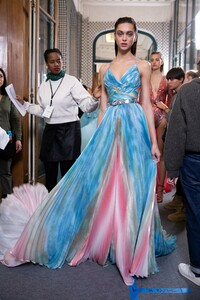 backstage-defile-zuhair-murad-printemps-ete-2019-paris-coulisses-115.thumb.jpg.d5e6cc936497de1186a17594592dd128.jpg