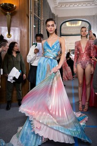 backstage-defile-zuhair-murad-printemps-ete-2019-paris-coulisses-117.thumb.jpg.8c1aa3843264db9b7657a8878e2dc69f.jpg