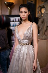 backstage-defile-zuhair-murad-printemps-ete-2019-paris-coulisses-165.thumb.jpg.b7fdda99890372fc80ea3cf31de25bbf.jpg
