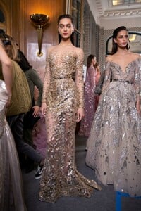 backstage-defile-zuhair-murad-printemps-ete-2019-paris-coulisses-167.thumb.jpg.dd002c4d14c0247fee00303216b7323a.jpg