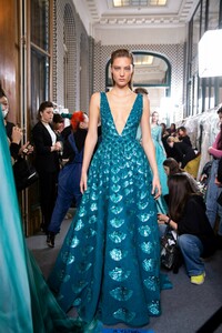 backstage-defile-zuhair-murad-printemps-ete-2019-paris-coulisses-71.thumb.jpg.d34f70f5dd96c1b7a2480a3c84411598.jpg