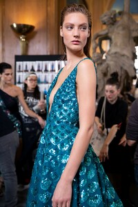 backstage-defile-zuhair-murad-printemps-ete-2019-paris-coulisses-77.thumb.jpg.f20e70faeb5e35010479b7f0020ba9c1.jpg