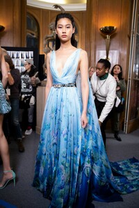 backstage-defile-zuhair-murad-printemps-ete-2019-paris-coulisses-98.thumb.jpg.51dc2339276c4049e7401a274aa254f3.jpg