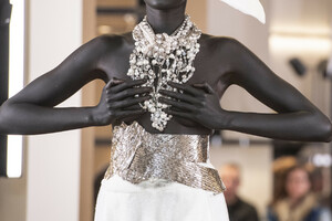 balmain-hc-clp-rs19-2830.thumb.jpg.e0874f0910e9afa1552d19830cc51c4c.jpg