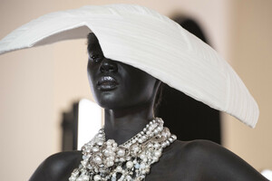 balmain-hc-clp-rs19-2864.thumb.jpg.b64d70f6e882073195489e0ed5751aa9.jpg