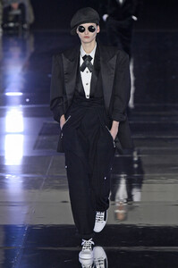 balmain-men-fall-2019-paris-fashion-week-pfw-007(1).thumb.jpg.0c2826232ea9591e7f15555a4ad3dcb2.jpg